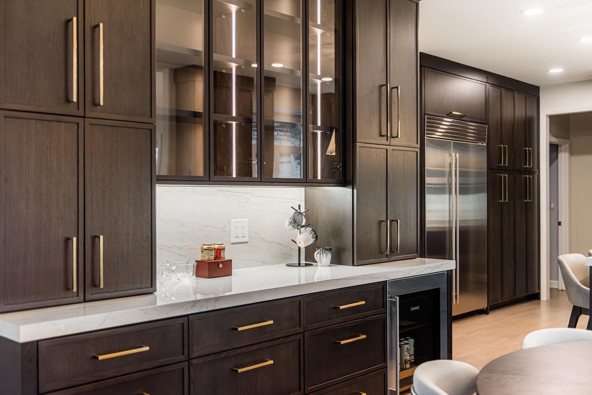 Foxtrail kitchen Naperville — pendant lighting over quartz island detail